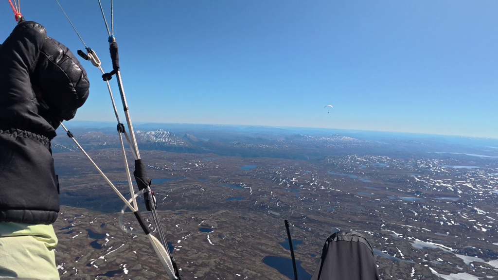 Foto: Thomas Lone
«Vårt høyeste punkt på turen. 3000 moh og spektakulær utsikt over nesten hele sørnorge. Gaustadtoppen ser ut kun som en liten ås til venstre i bildet.»