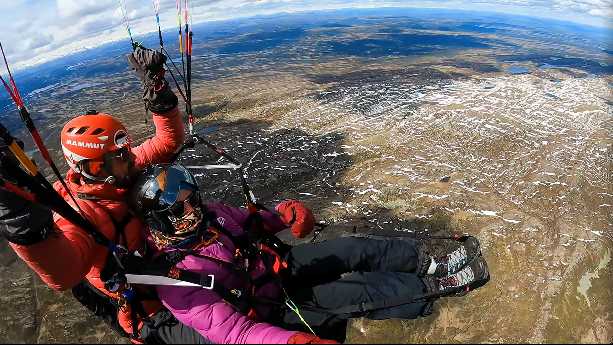 Norgesrekord med tandem-paraglider
